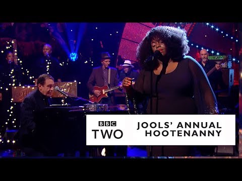 Yola - Faraway Look with Jools Holland & His Rhythm & Blues Orchestra