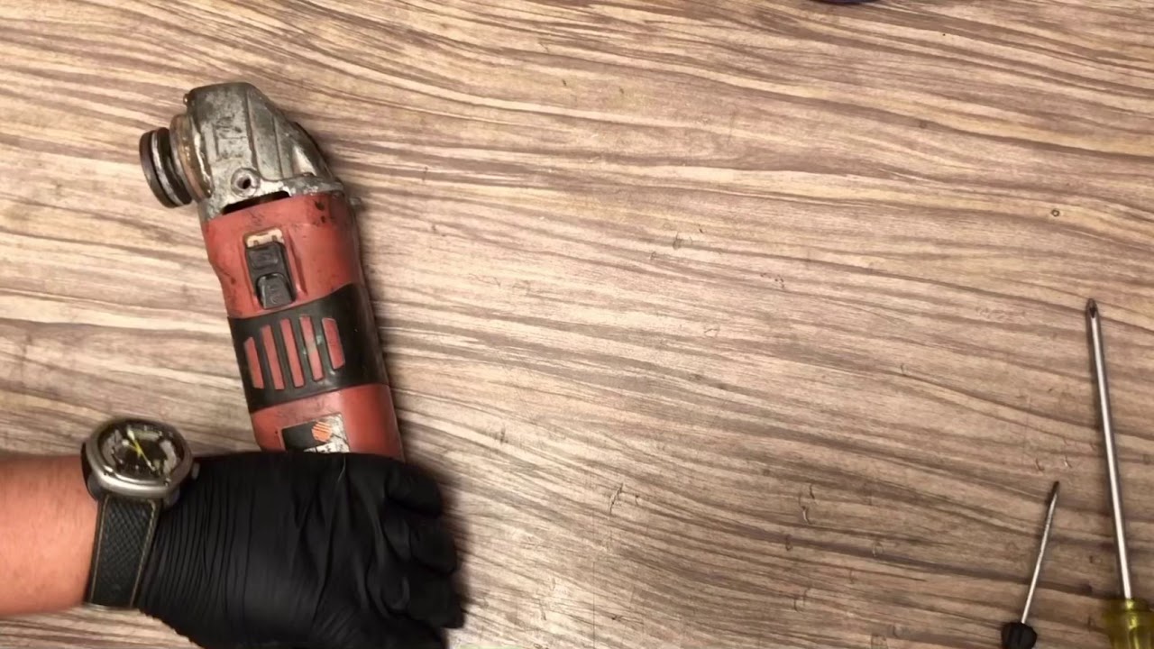 Cómo cambiar interruptor y escobillas de pulidora Black&Decker G720 B3