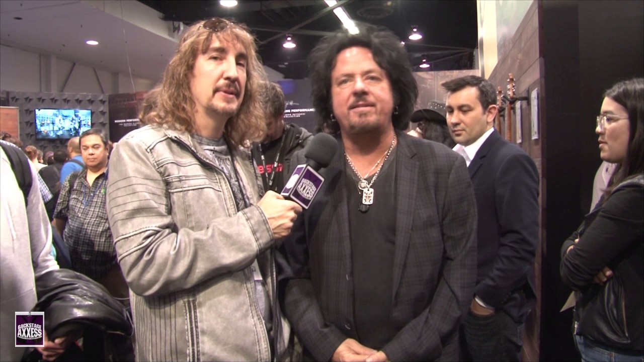 BackstageAxxess interviews Steve Lukather of Toto - YouTube