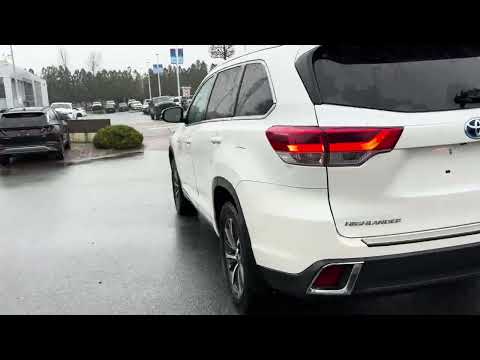 2017 Toyota Highlander Hybrid AWD 4dr XLE in White for sale at Abbotsford Hyundai in Abbotsford, BC
