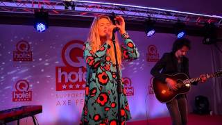 Sandra van Nieuwland - Banging on the Doors of Love Q Hotel