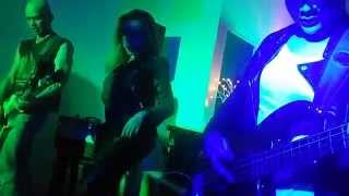 VIXXEN - RUNNIN RIOT (COCK SPARRER COVER) MERDEKA EVE