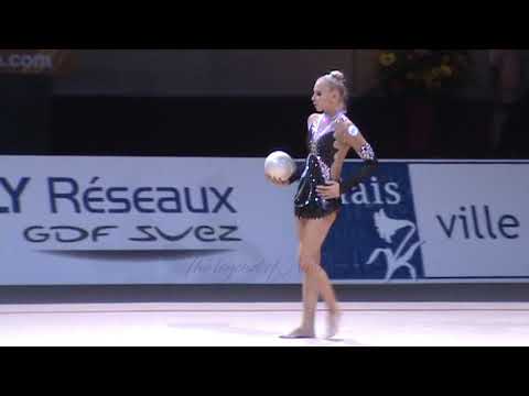 Kseniya MOUSTAFAEVA (FRA) ball - 2014 Thiais EF