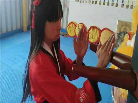 Wing Chun Mind-Blowing Mastery, Incredible Wooden Dummy Demo Showcasing Martial Arts Prowess mudjong