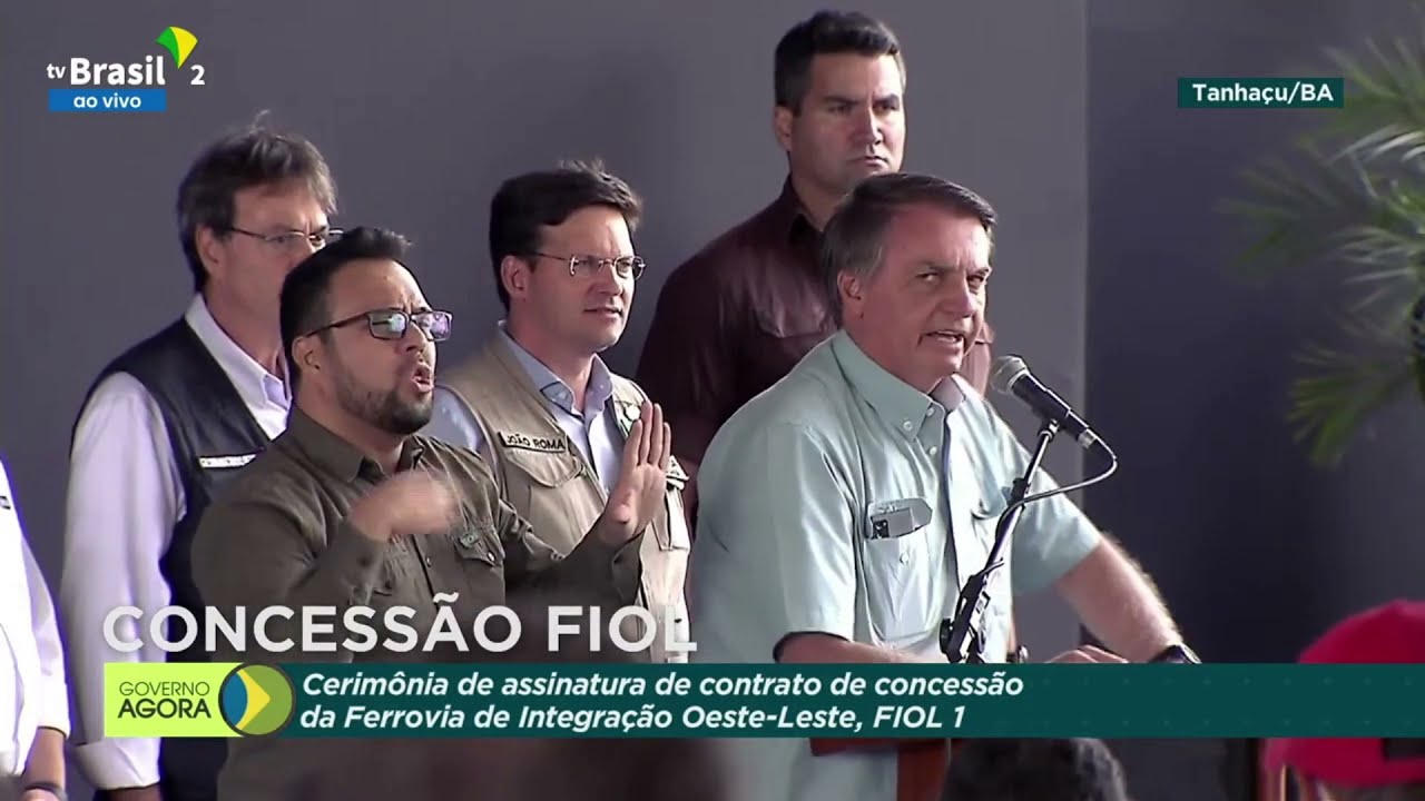 Bolsonaro diz que poderá jogar fora das quatro linhas da Constituição