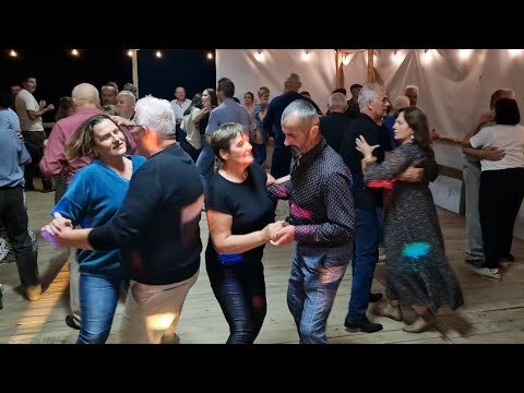 Od Opoczna przyjechał rozweselić Ostałów, super zabawa z kapelą Krzysztofa Wieruszewskiego.