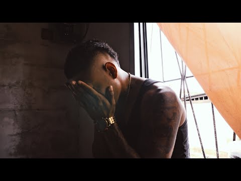 Big Deeyb - Mundos Diferentes [Official Video]