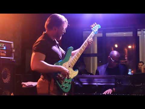 Hadrien Feraud - bass solo