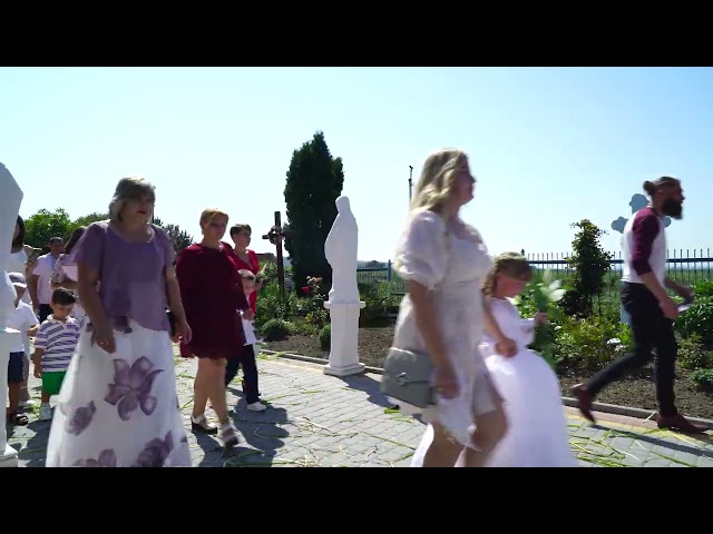 Фото Перше Причастя нарізка