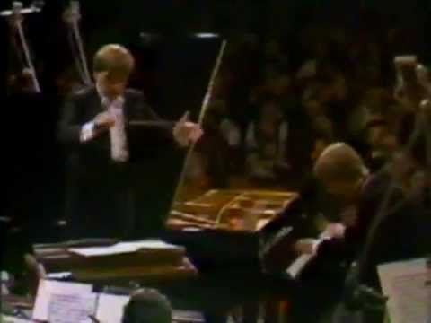 Stanislav Bunin plays Chopin Piano Concerto no. 1, op. 11 - video 1985