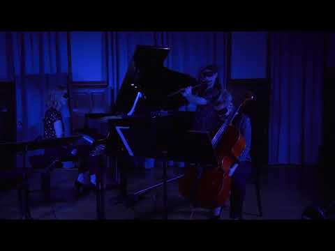 Live - G. CRUMB, "Vox Balaenae" for three masked players (1971) by Trio O3