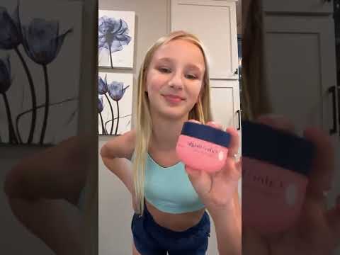 @rearea.hill is addicted to skincare! 😂🧴🧼