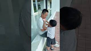 我就拍个视频的功夫，钱就被捡跑了#爸爸带娃#家有萌宝