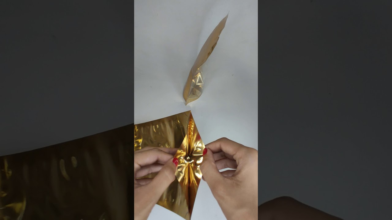 Saco Stand Up Pouch Dourado com Fecho Hermético e Visor de Plástico