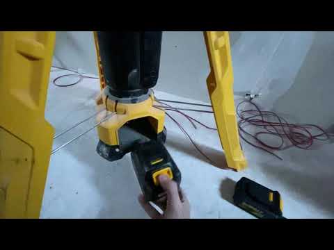 Фонарь аккумуляторный DeWALT DCL079 светодиодный 