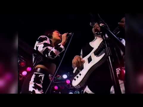 Selena - Besitos (Live from San Antonio)