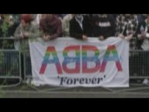 ABBA return to the stage as digital versions of themselves