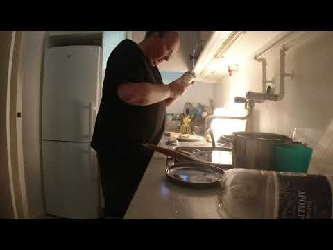 MongoTV_6778 - Del 1 - SNAKKER OM MIN LIVSHISTORIE OG SPISER 2 ÆGGEMADDER