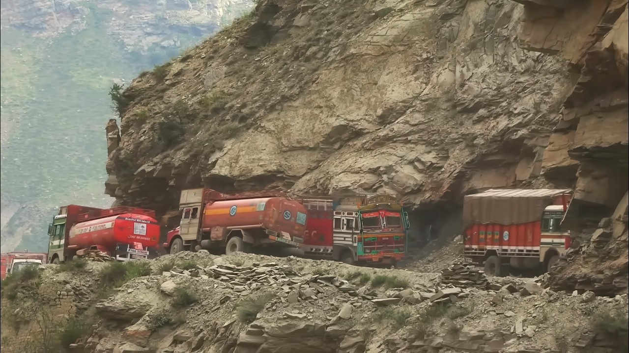 The roads of the impossible - Ladakh: mud trap on the roof of the world