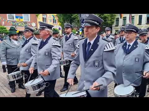 Schützenfest Esens 2022 - Aufmarsch Schützenverein Marx, Spielmannszug Wittmund, Langendamm u.a.