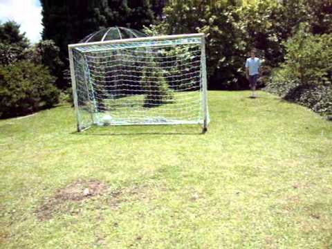 Ronaldinho skill in Flamengo training! The behind-the-goal goal