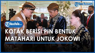 KGPAA X Mangkunegara Beri Pin Bentuk Matahari untuk Presiden Jokowi saat Tasyakuran Kaesang-Erina