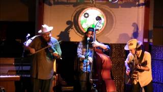 The Howlin' Brothers - "Down The River Road" | Lage Vuursche, In The Woods | 26 October 2014