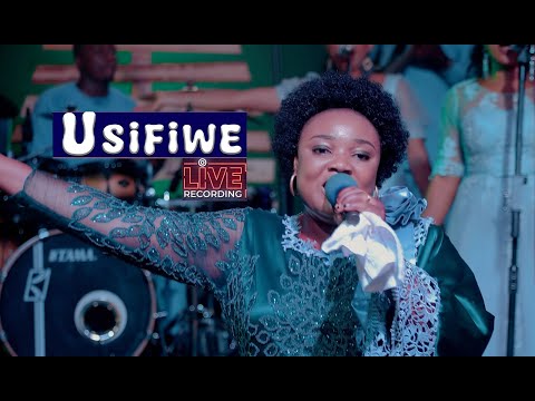 Nadine Kibunga - Usifiwe ( Live Music Video )