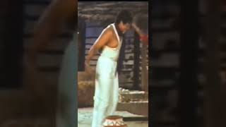 Download lagu Bollywood actress Karishma kapoor Govinda romantic full screen status,#shorts#karismakapoor mp3