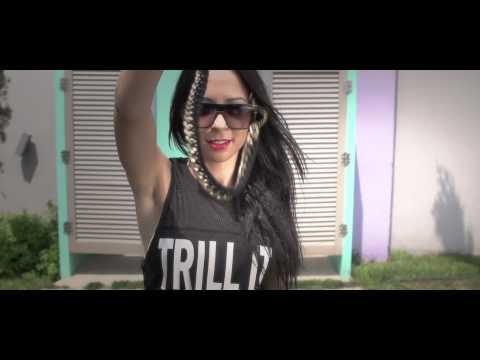 GPapa - Mia Eukairia (To Kalokairi Auto) Ft Fenia Zachariou (Official Video Clip)