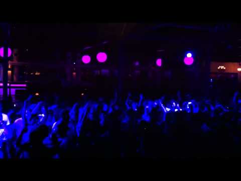 2 Elements playing @ Space Ibiza - Cafe Olé - 2011.MOV