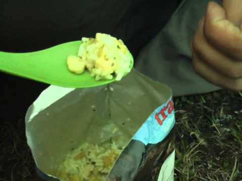 TrekkingTester beurteilen Trekkingmahlzeit Nasi Goreng von Travellunch