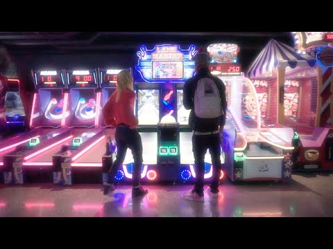 SICKBOYRARI ## BOOTYCHAAAIN ☆ 4L ☆ (*SHOT IN NEW ZEALAND*)