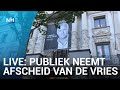 LIVE ? Publiek neemt afscheid van Peter R. de Vries in Carré