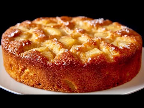 The famous German apple pie that's driving the world crazy! Made with an old recipe!