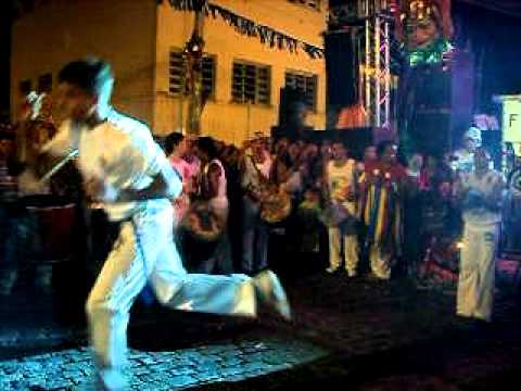 FOLIA DE RUA - CAPOEIRA E BAMBELÔ.AVI