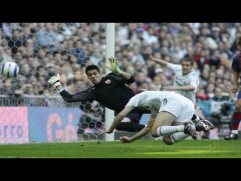 El Clásico: Zidane's goal against Barcelona in 2004/05 season