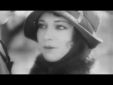 Alessio Arena - ¿Agosto, dónde estabas? (Videoclip oficial)