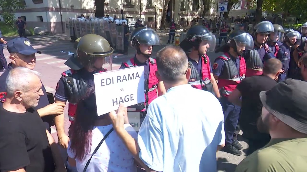 Protesta para kuvendit, 11 të shoqëruar/Tensione dhe përplasje me policinë në disa zona të Tiranës