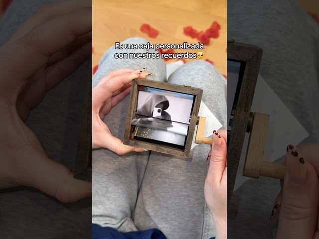 Vídeo relacionado con ZPUBLI+ Manta Personalizada con Foto y Texto. Manta Collage. Manta sofá y Cama. Regalo Original de Navidad, cumpleaños, Aniversarios, San Valentín, papá, mamá, Regalo para Parejas. (4 Fotos, 100x150)