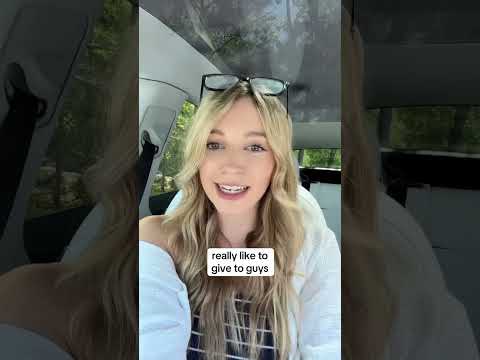 2 ways to approach a girl at a bar… #datingadviceformen #datingcoachformen #datingtipsformen