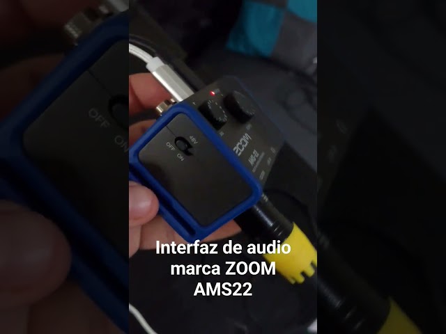 Vídeo relacionado con Zoom AMS-22 Interface de audio, 1 entrada XLR/TRS, entrada de línea estéreo, 2 salidas, loopback, monitorización directa, bus-powered, para grabaciones y streaming en PC, Mac, iOS y Android