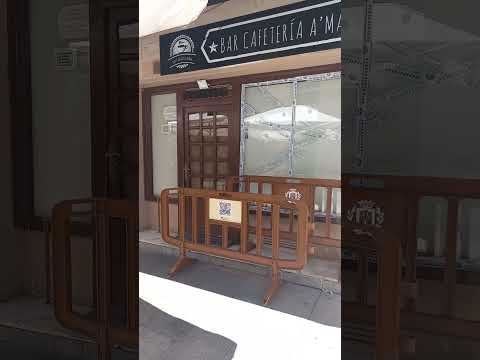 Destrozos en un local concurrido de Alcalá de Henares de madrugada en la Calle Cerrajeros.