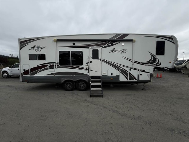 A photo of this 2019 Northwood Mfg SILVER FOX 29-5K BIG PRICE DROP !!