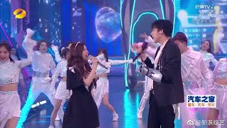 Download lagu 赵露思、刘宇宁《好像掉进爱情海里》Zhao Lusi & Liu Yuning - 'Love Drops into the River' Stage Performance 200818 mp3