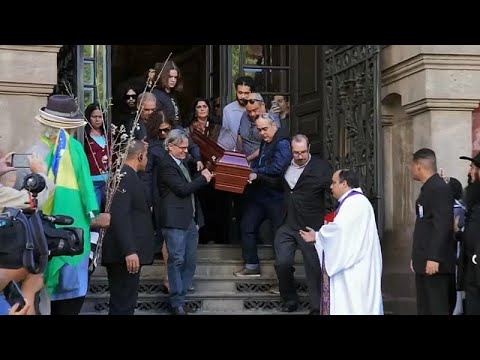 فيديو البرازيل تودع جواو جيلبيرتو برادو دى أوليفيرا أحد موسيقييها العباقرة …