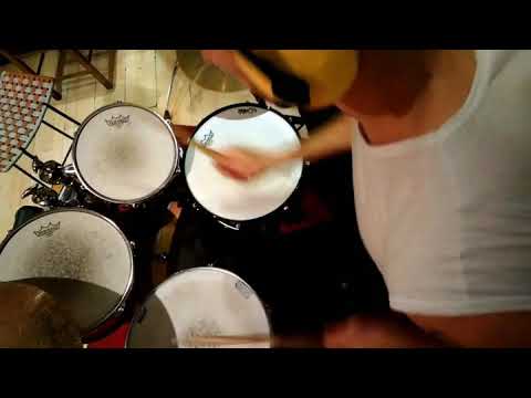 Andrea Ianni - A very short tribute to Dennis Chambers - Singing Drummer