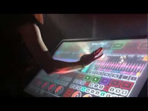 MONICA X DISPLAY EMULATOR LIVE @ ISABELLA PANAMA NYE 2013. 