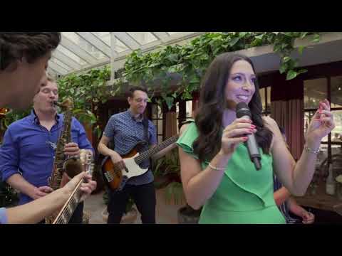 Unforgettable Roaming Wedding Band Experience