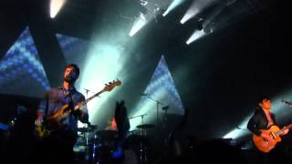 Puggy - Last Day on Earth (something small) @ Le Trianon